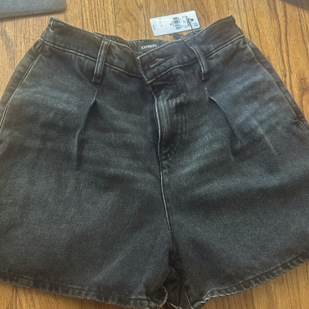 These are a pair of grey shorts never worn still with price tags - Picture 1 of 7